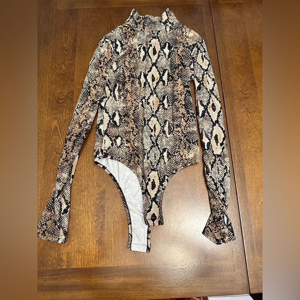 Elegant Snakeskin Print Women's Bodysuit